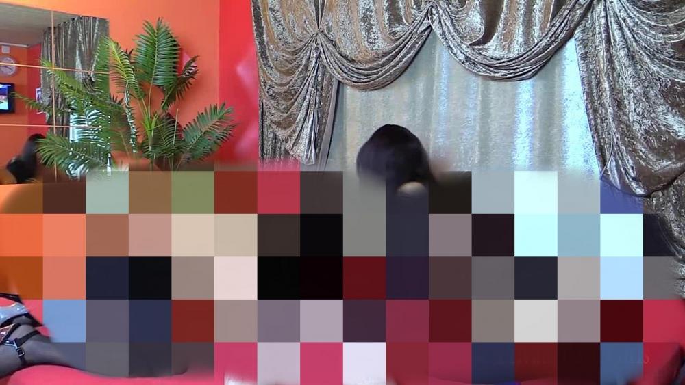 2 Catsuit Bi-Girls in Lack brauchen Sperma TEIL 1 von 2