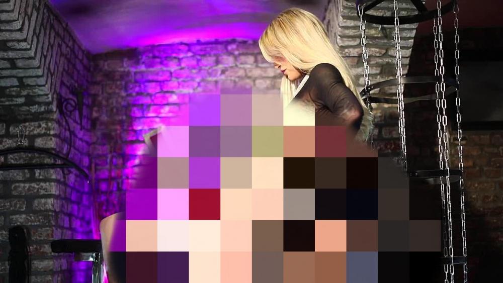 Der Strap-on Herrin ausgeliefert