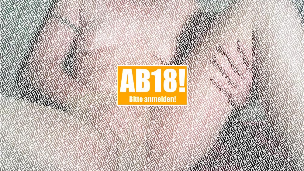 In der Strumpfhose geil gefingert