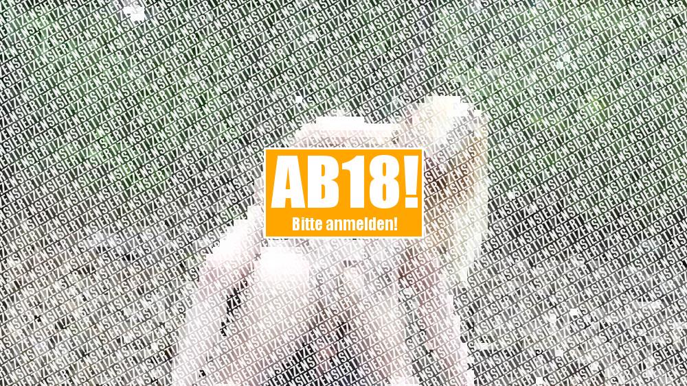 In den Arsch gefingert und in die Eier getreten