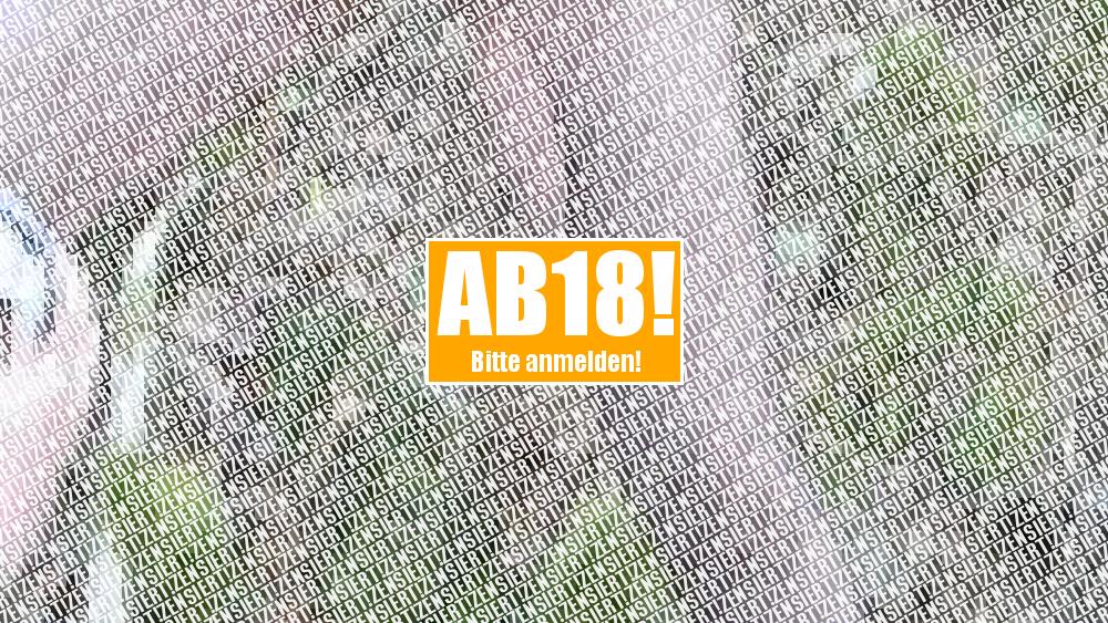 pärchen beobachtet sie pisst für ihn