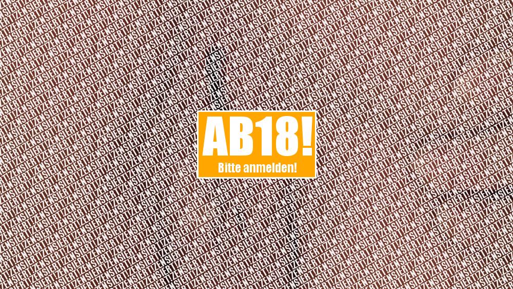 Arsch besamt im Lackkleid