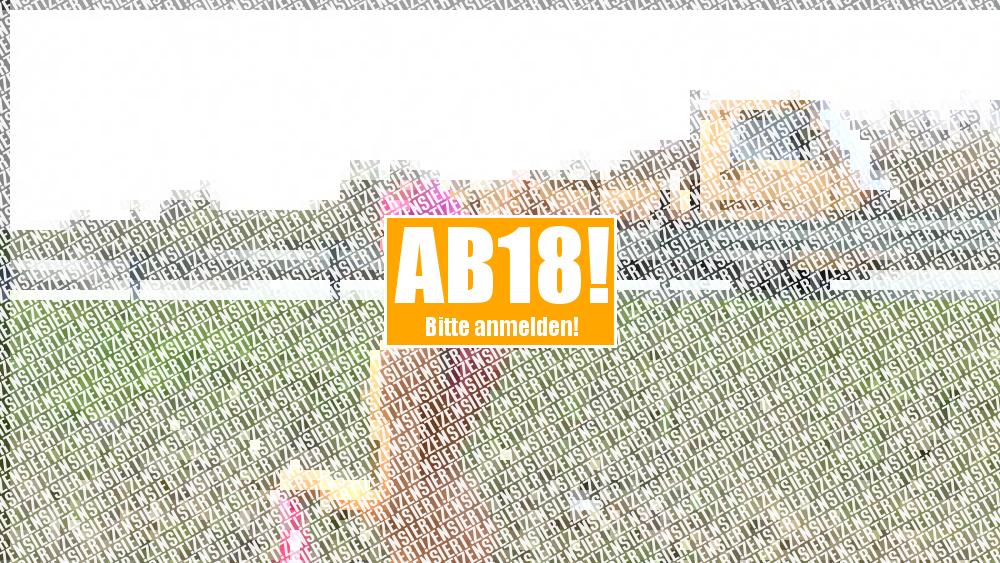 Strip an der Autobahn …