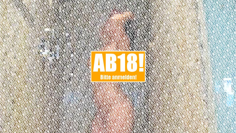 Mit Hotelboy unter der Dusche
