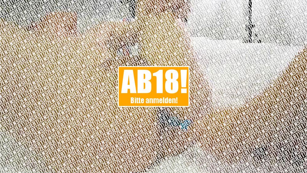 Jungen Kerl Analkette in den Arsch geschoben