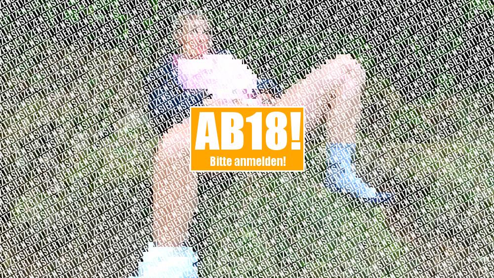Blonde Kuh Pisst die Alm zu