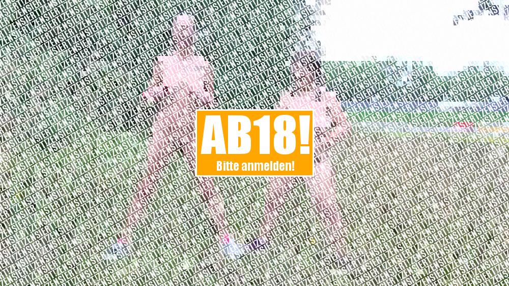 SKANDAL an der Autobahn – 2 nackte Schlampen ficken und pissen