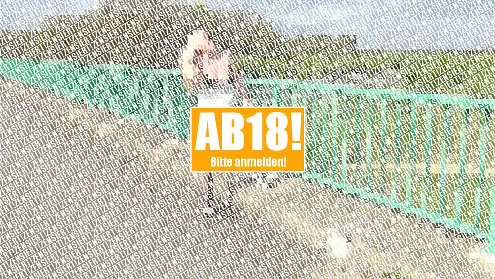 In Lackcorsage Outdoor abgepisst!