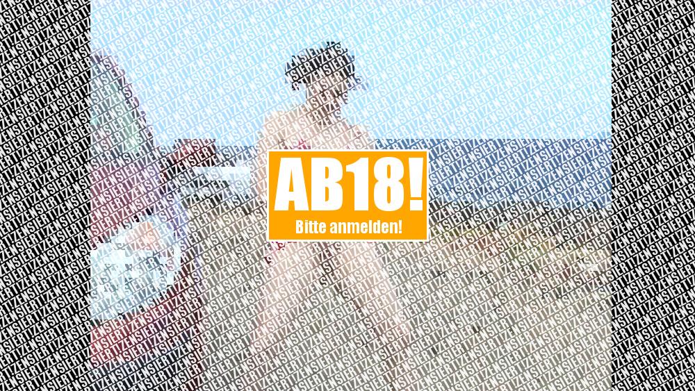 Meine Freundin pisst am Meer
