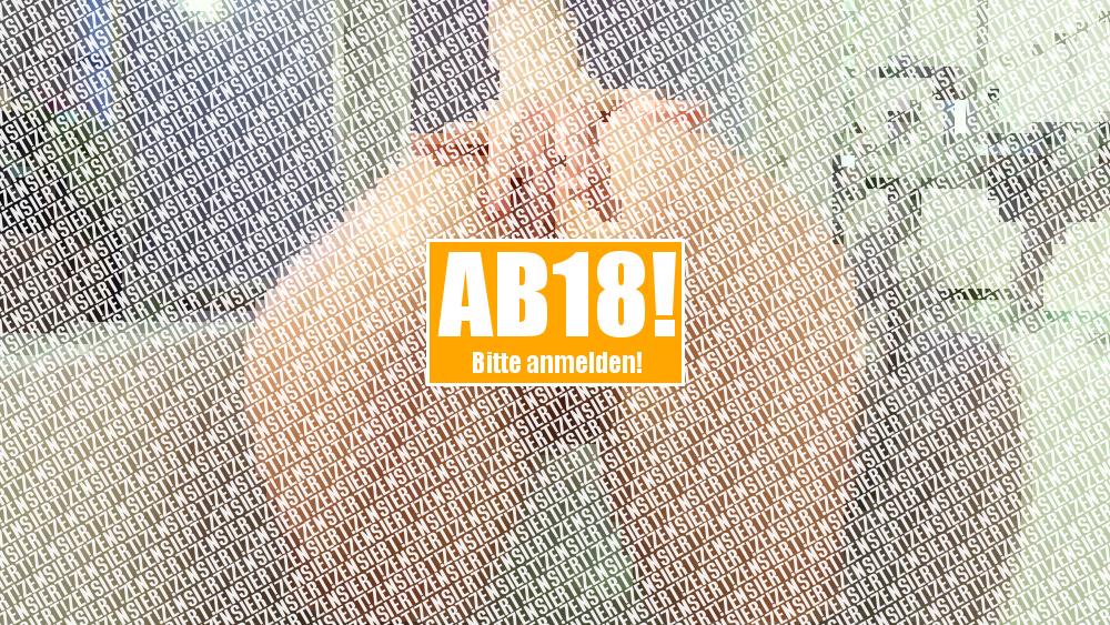 Behaartes Fötzchen in der Badewanne