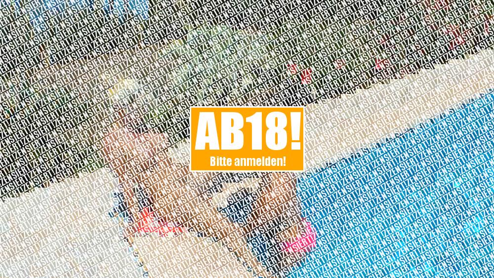 Geiles stück im Pool mit dem Dildo gefickt