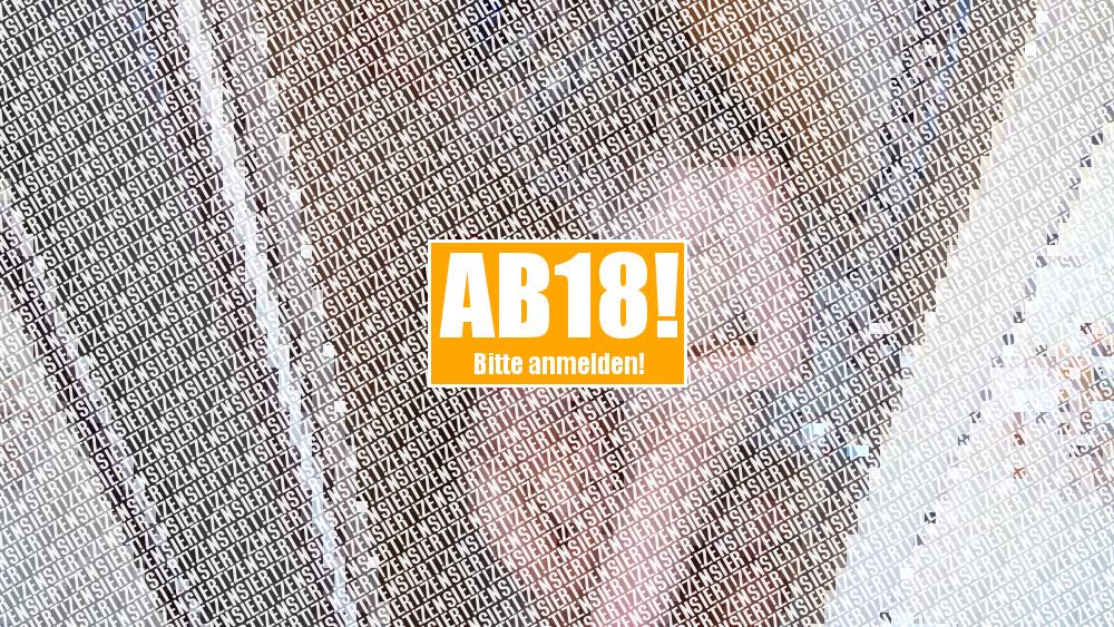 Angepinkelt – Teeny NS in Omas Dusche