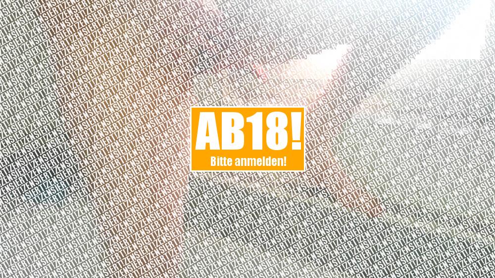Im stehen in die Badewanne gepisst