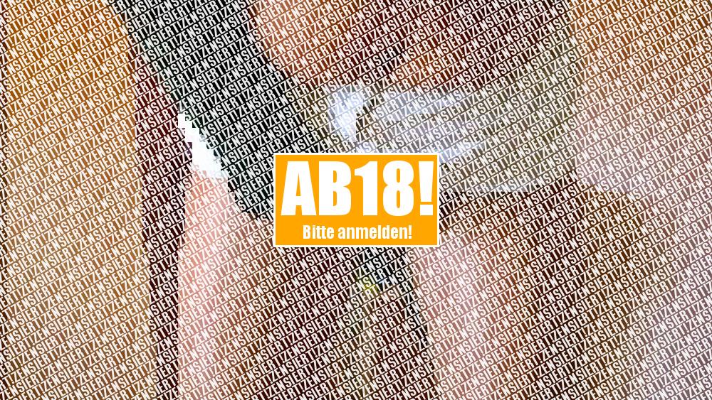 DasLuder in Strumpfhose hm auf die Bluse gewichst