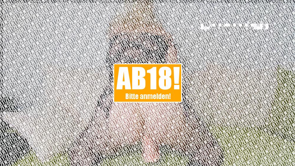 Dildo im Arsch und Kugeln in der Fotze