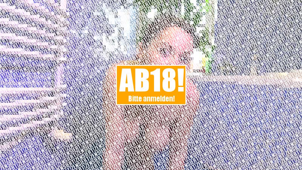 Ich krabble nackt auf dem Boden