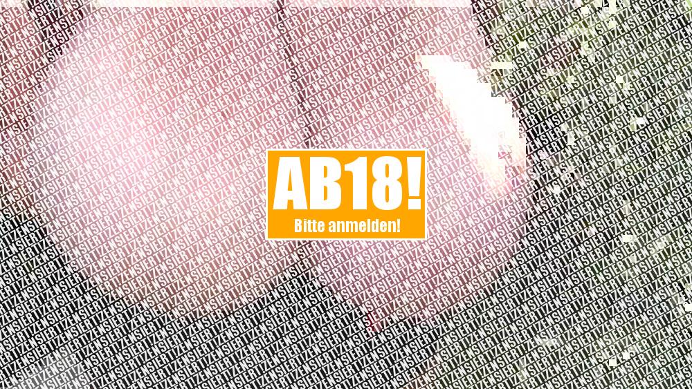 Tittenschaukeln im Badeanzug
