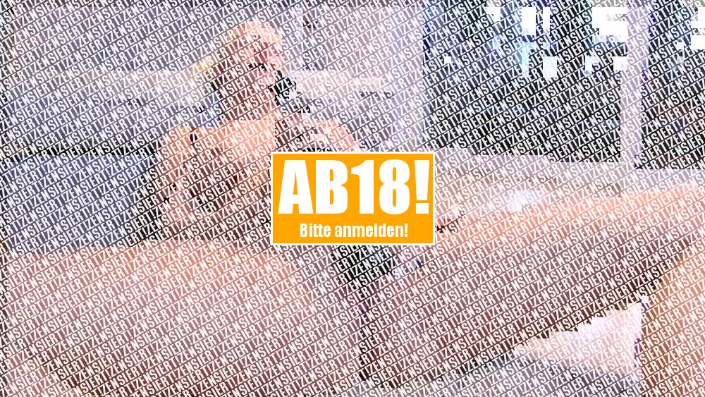 Nackt wixxen mit Massagestab und Dildo