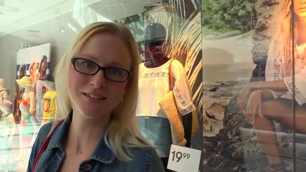 Public im Laden gefickt ohne Gummi!