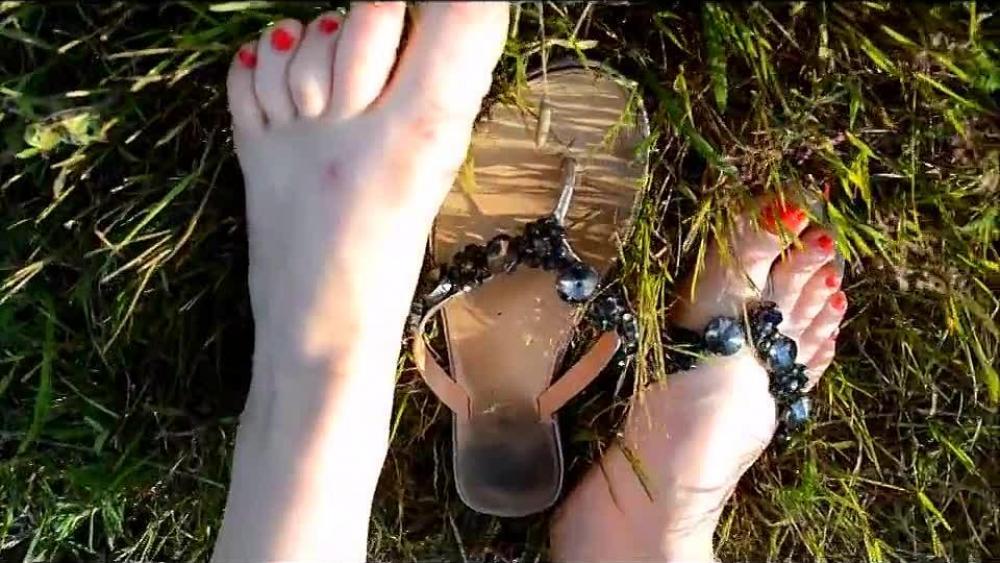 Nackte Füße Outdoor Rote Nägel geil