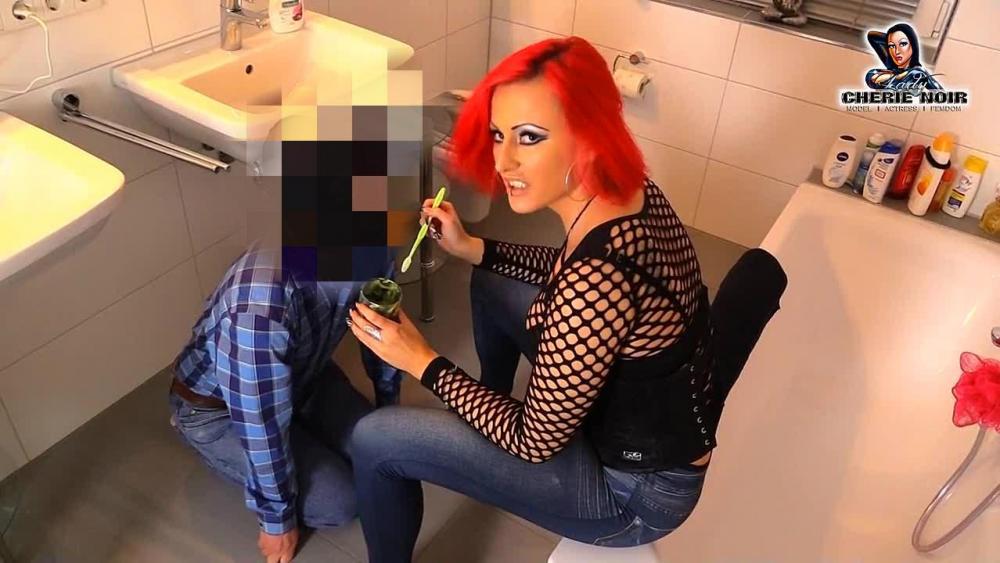 Dominante Hygienevorschrift! Die NS-Mundspülung!