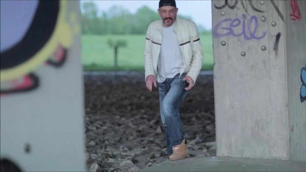 Zwei Tittenludder und ein spritzfreudiger Schwanz Zwei Tittenludder und ein spritzfreudiger Schwanz