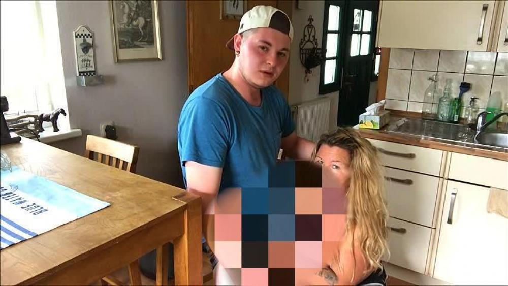 Kumpel (19)vom Stiefsohn macht eine neue Erfahrung ^^