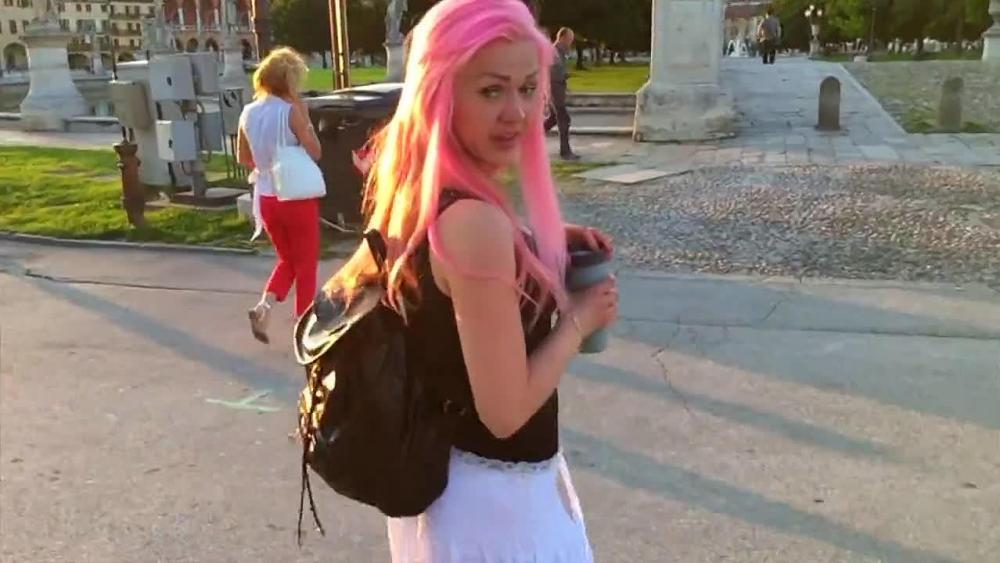 Extrem – Public PISS mitten in Padua – Mega dreist