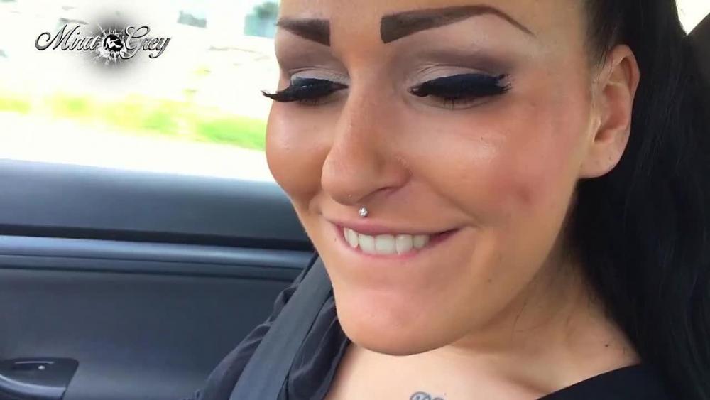 Chef im Auto entsaftet! Gefährlich aber geil!
