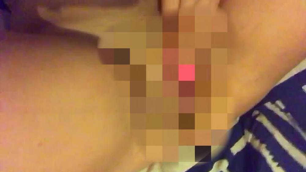 Ich verwöhne mein nasses Loch mit einem Dildo
