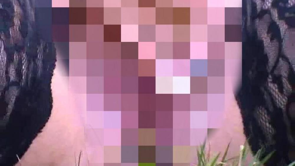 Fingern im Gras zum Orgasmus