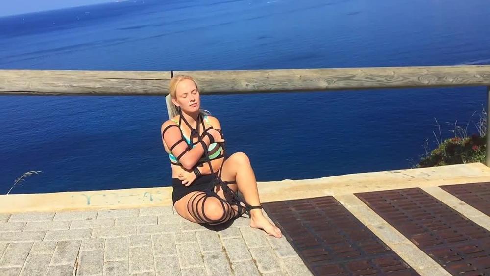 Shibari in Cala Blava
