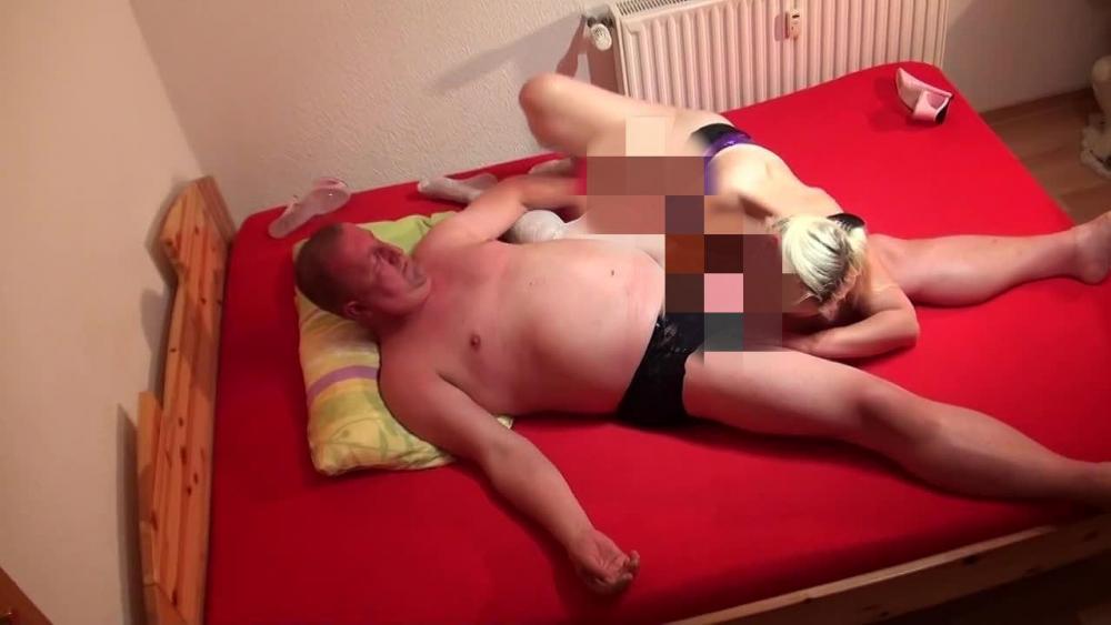 Extrem wildes Blasen, Lecken, Fingern und Eier lang zutschen