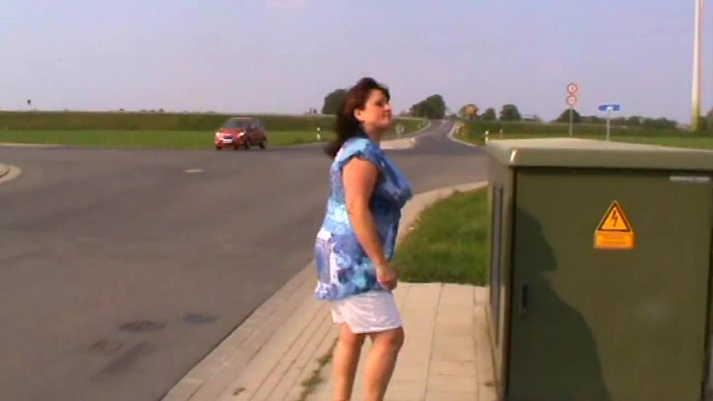 Public-Piss an Kreuzung ! !