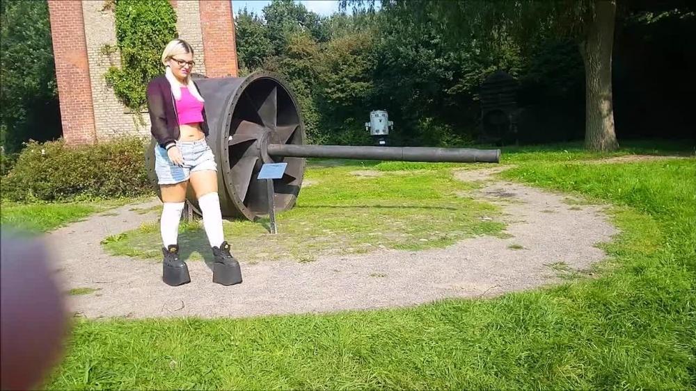 Naiver Teeny für Blowjob ausgenutzt!