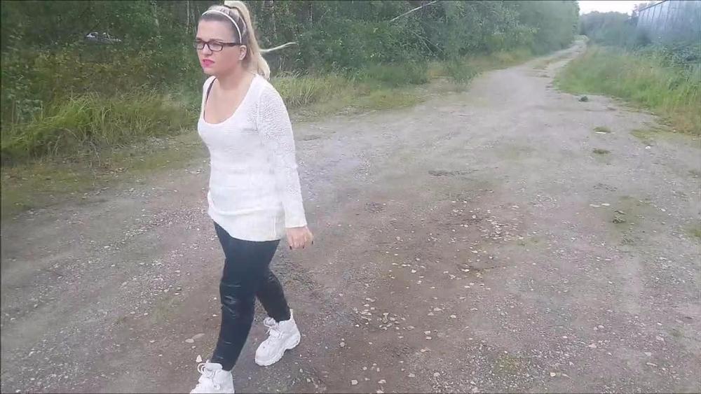 Public Facial in Wetlook Leggings!