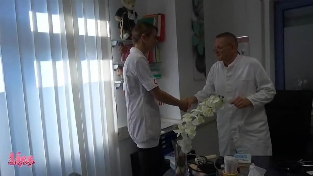 CHEFARZT ich brauche SPERMA I Gehaltserhöhung erfickt