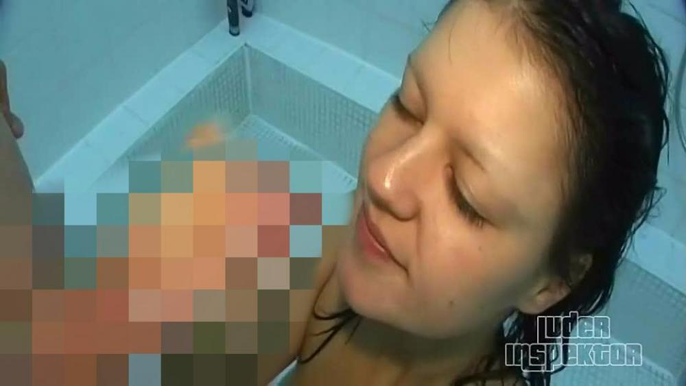 unbekanntes teenymäuschen maulgefickt