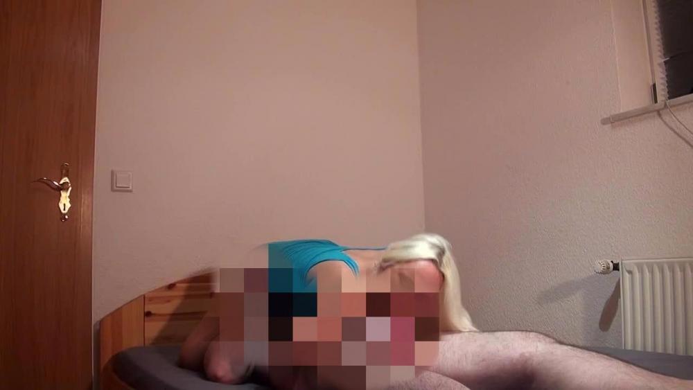 Schwanz hart geblasen und Fickfotze ausgeleckt