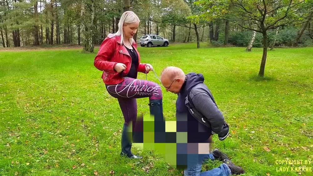 Ballbusting in freier Wildbahn