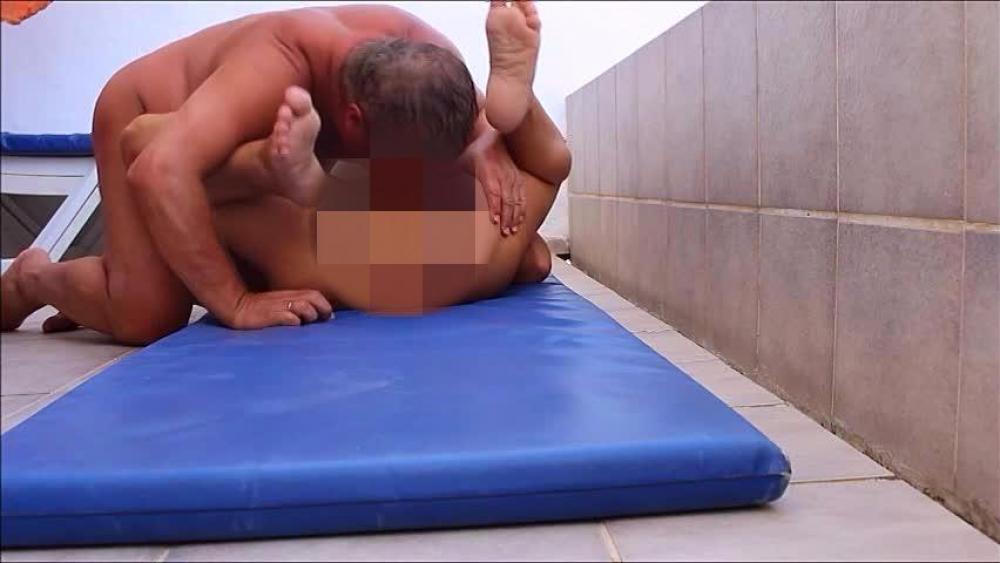 Versauter Sex auf der Sonnenterasse