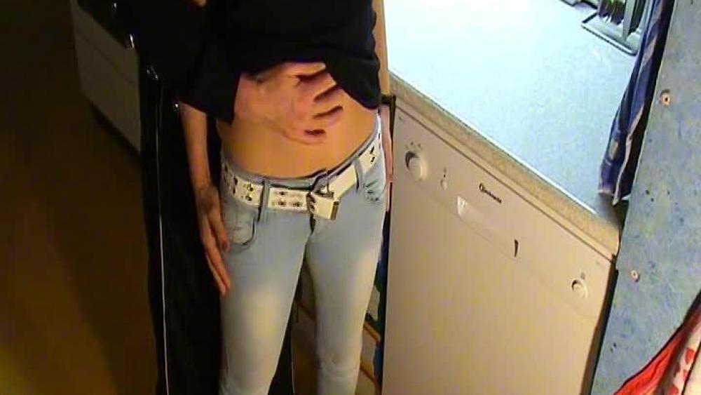 KitchenSex – volle Länge mit big load cumshot