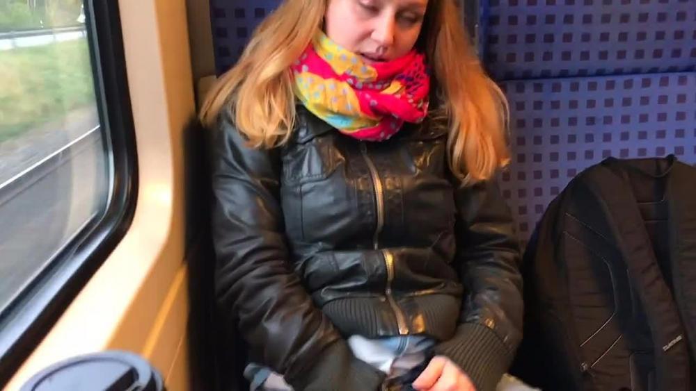 Public Blowjob in der Bahn / im Möbelhaus
