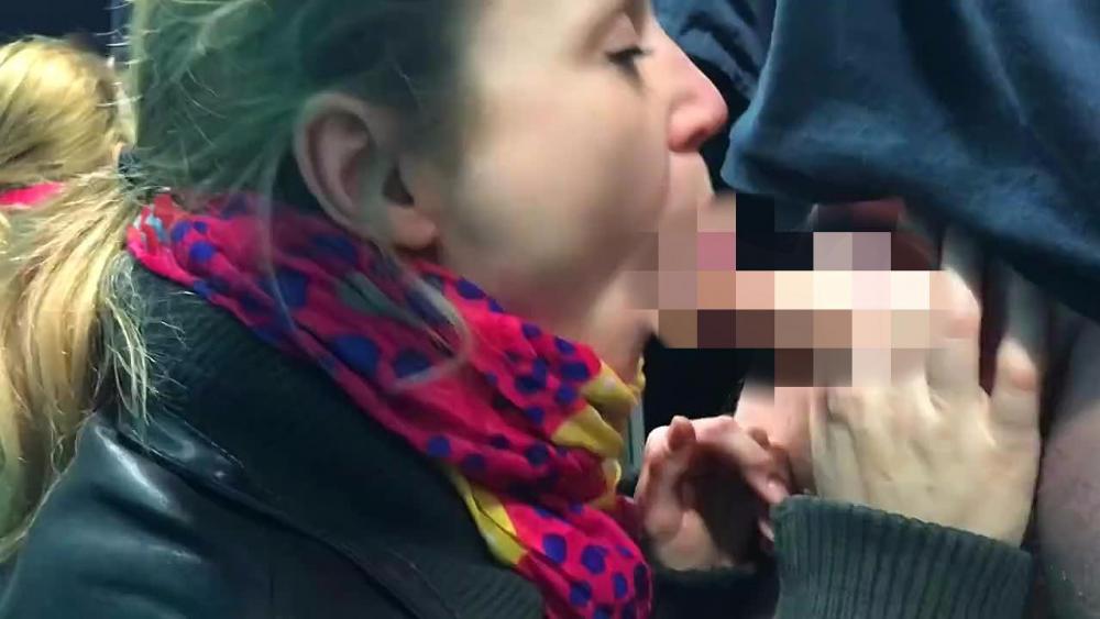 Blowjob in der Umkleidekabine