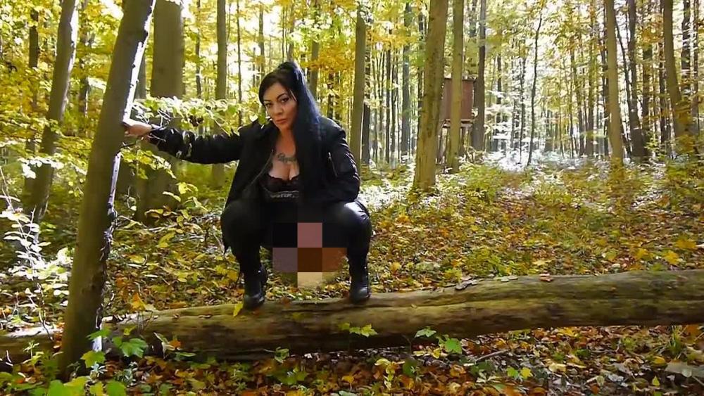 Im Wald gepisst
