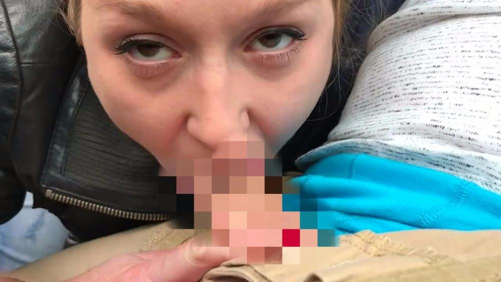 Blowjob während der Fahrt im Auto