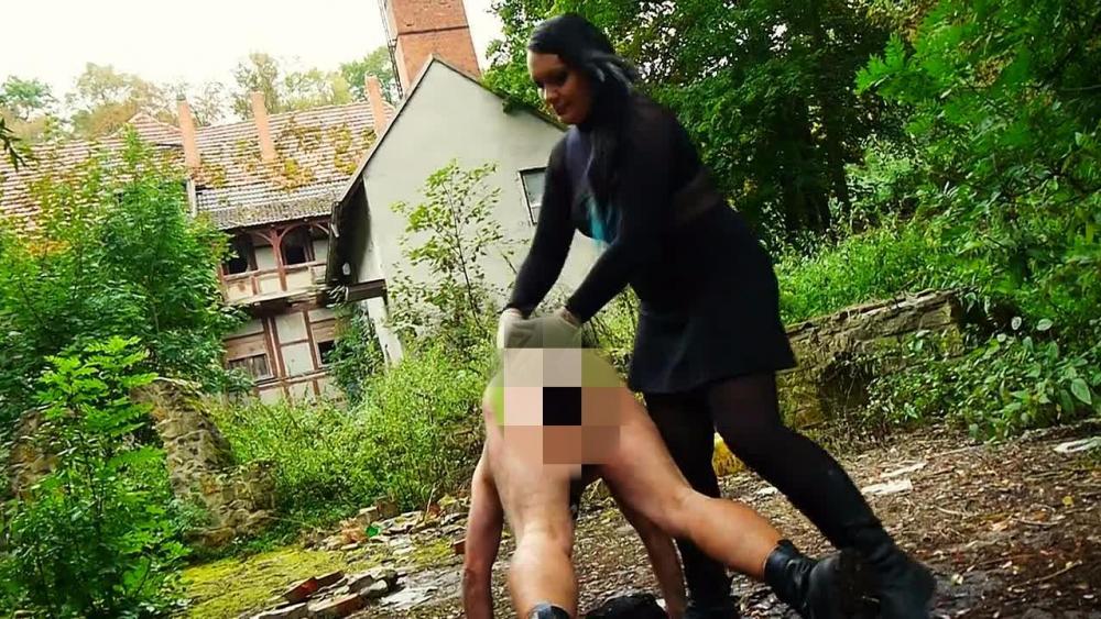 Arschbeglückung im Regen