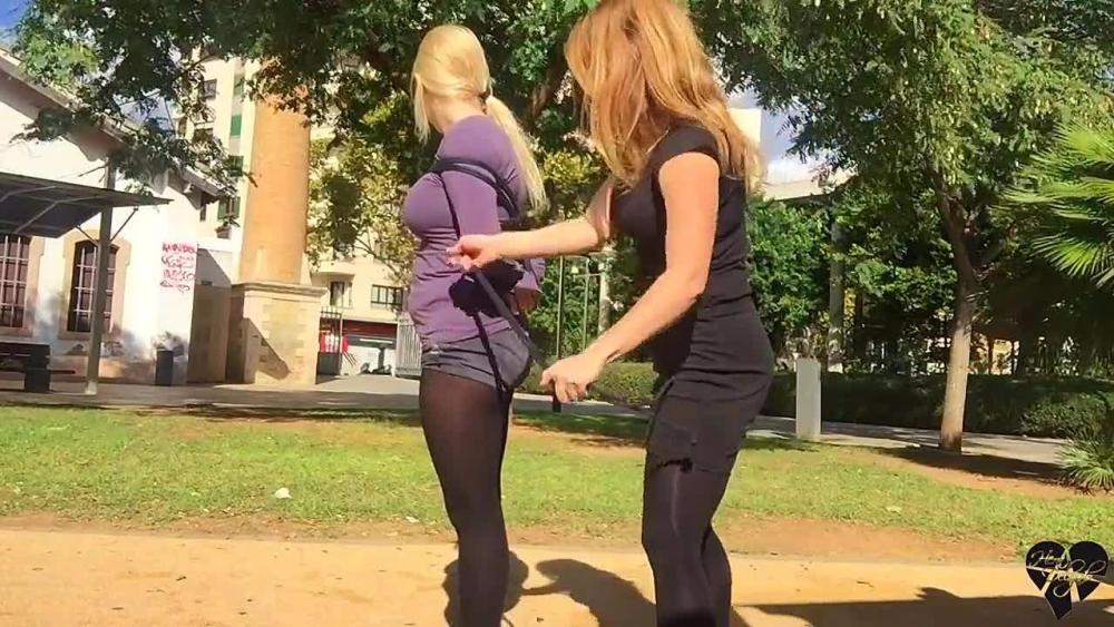 Bondage in a public parc