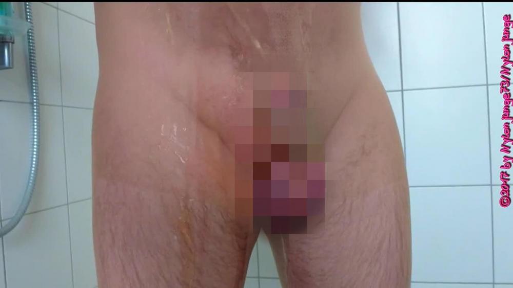 Pissen in Kaputter Strumpfhose ** NS Spaß **