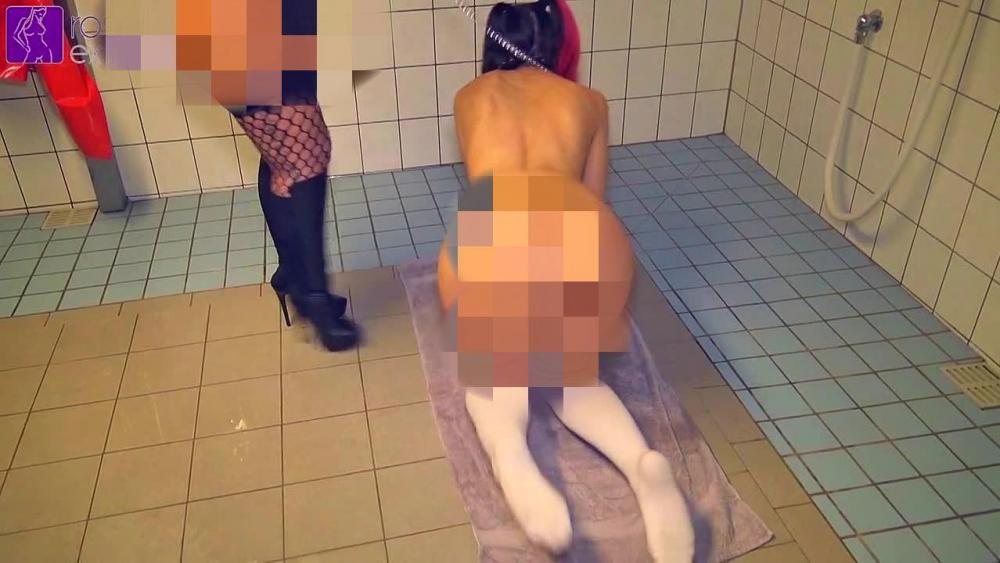 Einen jungen Sklavinen Arsch mit Sahne abgefüllt und die Sahne, aus diesem, einem Sklaven ins Maul gefurzt!